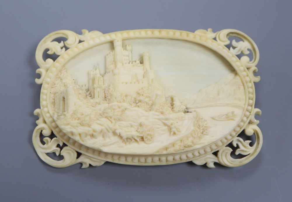 A 19th century Dieppe carved ivory brooch, depicting a hilltop case, 7cms
